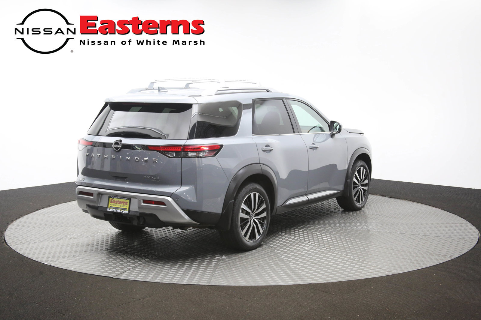 Used 2023 Nissan Pathfinder Platinum w/ Cargo Package AWD/4WD image 39