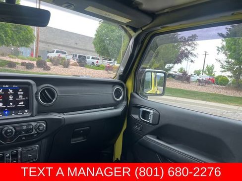 Used 2022 Jeep Wrangler Unlimited Sahara w/ Cold Weather Group AWD/4WD image 27