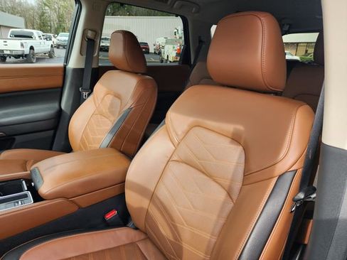 Used 2024 Nissan Pathfinder Platinum w/ Cargo Package image 14
