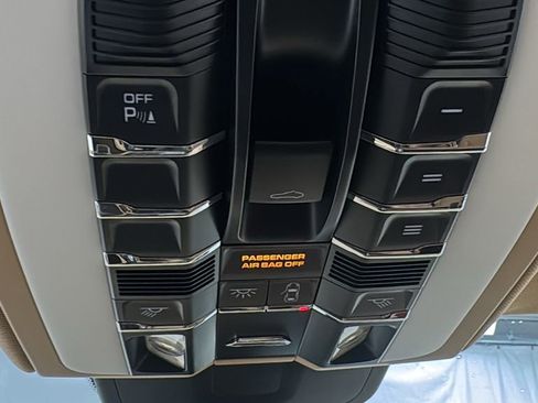 Used 2011 Porsche Panamera 4 image 31