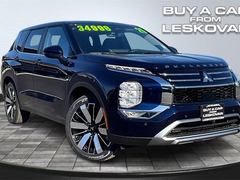 New 2025 Mitsubishi Outlander SE image 1