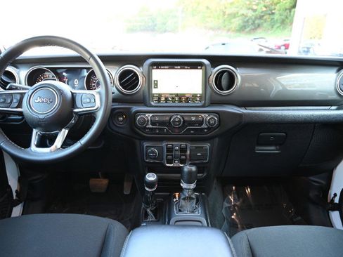 Used 2023 Jeep Gladiator Overland image 3