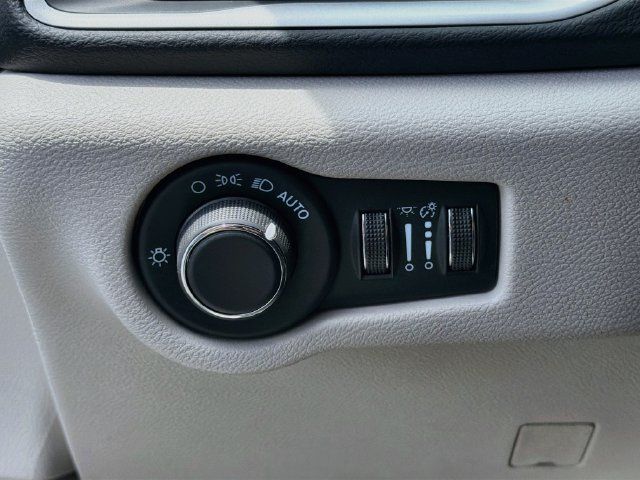 Used 2024 Chrysler Voyager LX FWD image 11