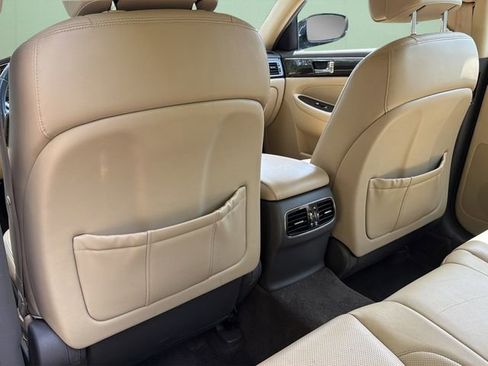 Used 2011 Hyundai Genesis 3.8 RWD image 23