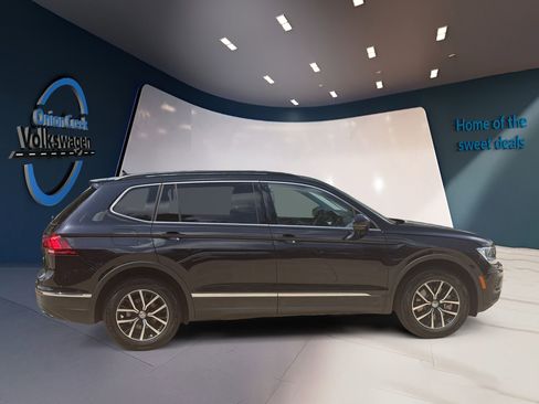 Used 2021 Volkswagen Tiguan SE w/ Panoramic Sunroof Package FWD image 5