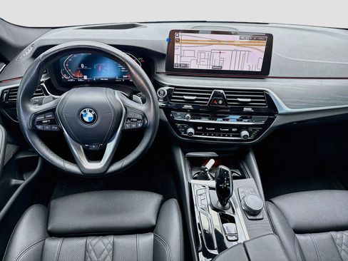 Used 2023 BMW 530i w/ Premium Package RWD image 15