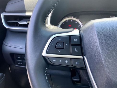 Used 2025 Toyota Highlander XLE AWD/4WD image 23