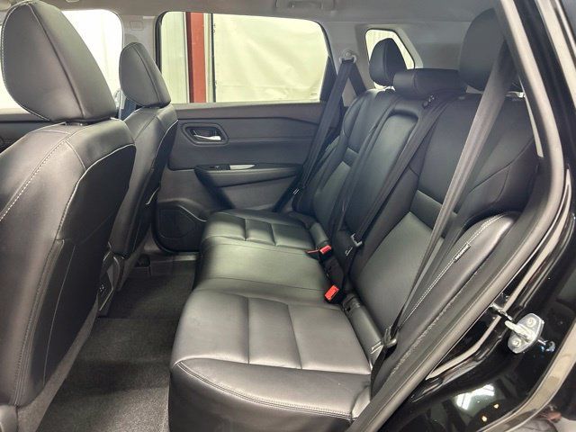Used 2023 Nissan Rogue SL AWD/4WD image 17