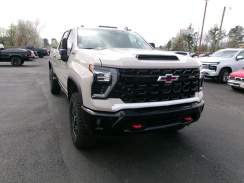 New 2026 Chevrolet Silverado 2500 ZR2 image 10