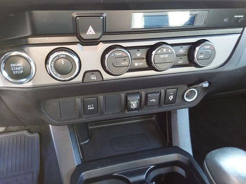 Used 2021 Toyota Tacoma TRD Sport AWD/4WD image 30