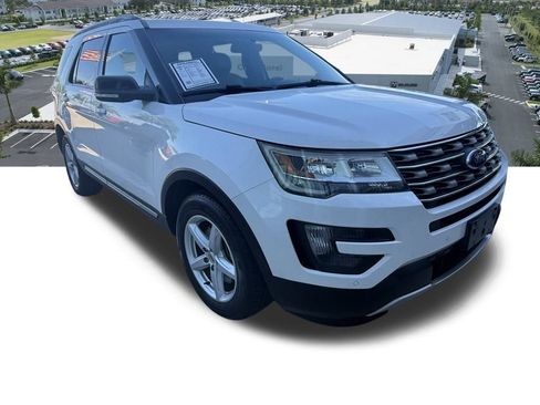 Used 2016 Ford Explorer XLT w/ Equipment Group 202A image 2