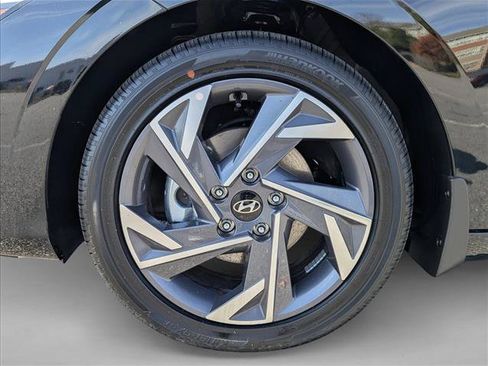 New 2026 Hyundai Elantra Limited FWD image 9