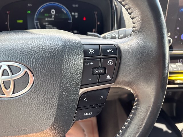 Used 2025 Toyota Camry SE FWD image 12