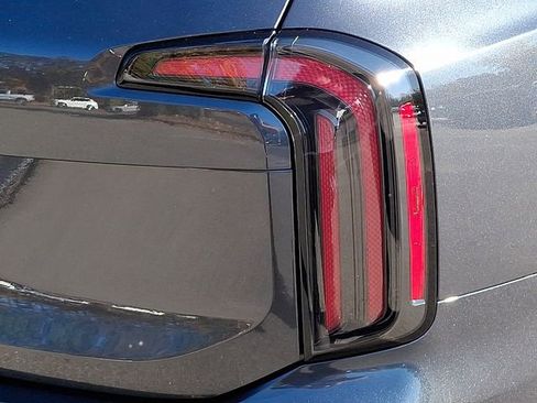 Used 2024 Kia Telluride EX w/ EX Captain's Chair Package image 12