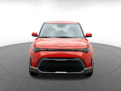 Used 2025 Kia Soul LX w/ LX Technology Package FWD image 2