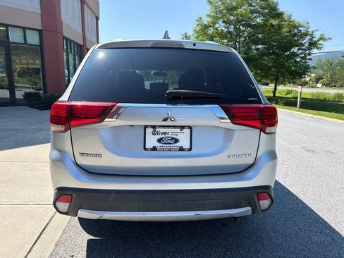 Used 2017 Mitsubishi Outlander ES AWD/4WD image 6