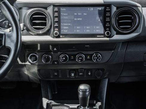 Used 2020 Toyota Tacoma TRD Off-Road AWD/4WD image 22