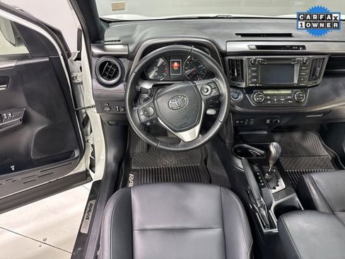 Used 2018 Toyota RAV4 SE image 15