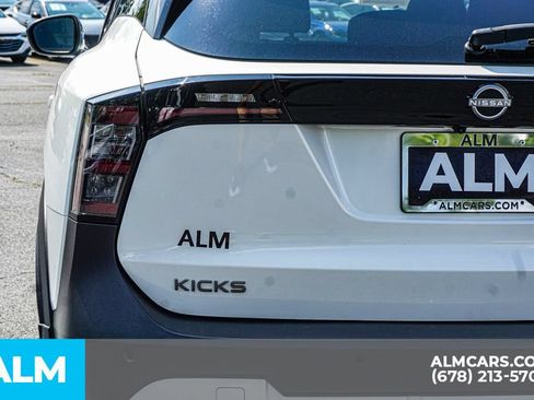 Used 2025 Nissan Kicks SR FWD image 13