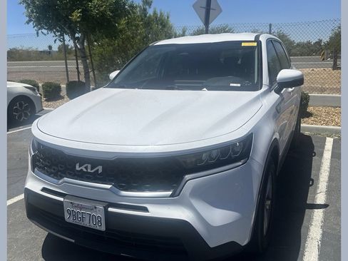 Certified 2022 Kia Sorento LX FWD image 1