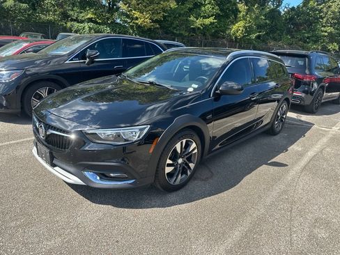 Used 2018 Buick Regal Preferred w/ Sights and Sounds Package AWD/4WD image 1