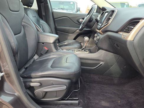 Used 2017 Jeep Cherokee Limited image 6