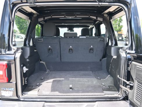 Used 2025 Jeep Wrangler Unlimited Rubicon 4xe w/ Convenience Group AWD/4WD image 30