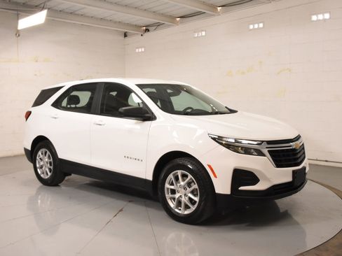 Used 2022 Chevrolet Equinox LS image 1