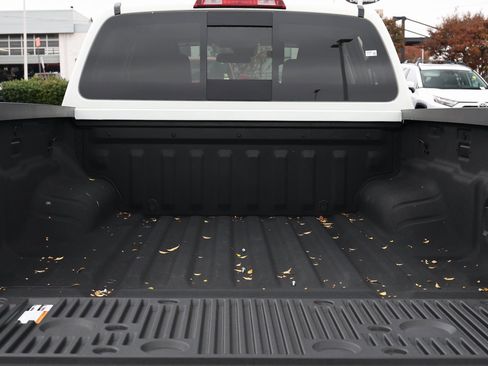 Used 2025 Nissan Frontier S w/ S Utility Package image 34