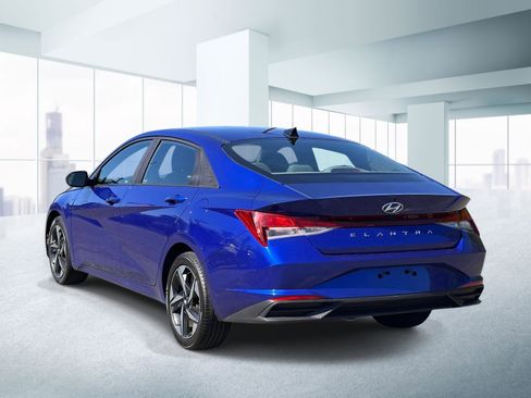 Used 2023 Hyundai Elantra SEL w/ Convenience Package FWD image 3