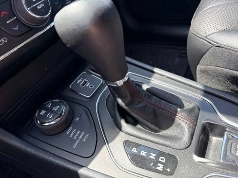 Used 2022 Jeep Cherokee Trailhawk w/ Sound & Nav Group AWD/4WD image 15