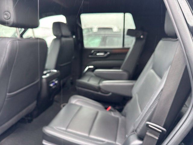 Used 2025 GMC Yukon Denali AWD/4WD image 7