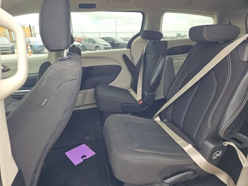 Used 2023 Chrysler Voyager LX image 13