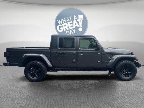 Used 2021 Jeep Gladiator Sport AWD/4WD image 2