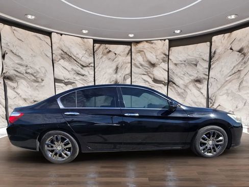 Used 2015 Honda Accord Touring image 4