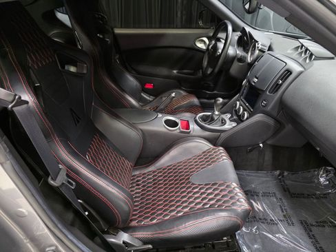 Used 2014 Nissan 370Z Coupe RWD image 4