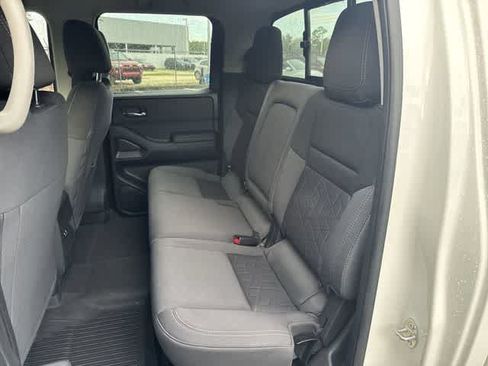 Used 2025 Nissan Frontier SV RWD image 17