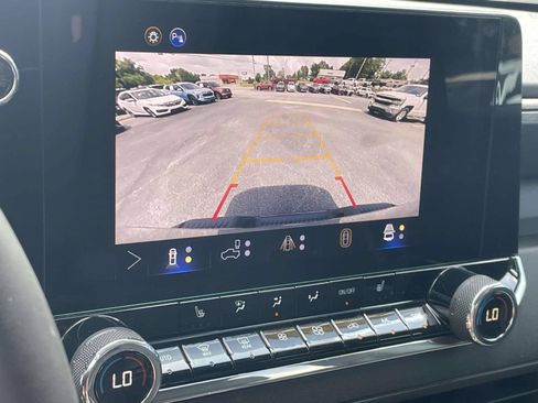 Used 2025 Chevrolet Colorado Trail Boss w/ Midnight Edition AWD/4WD image 16