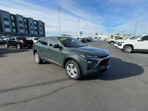 Certified 2025 Chevrolet Trax LS image 2