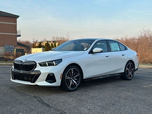 New 2026 BMW 530i xDrive w/ M Sport Package image 3