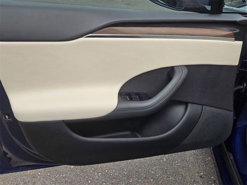 Used 2022 Tesla Model S image 10