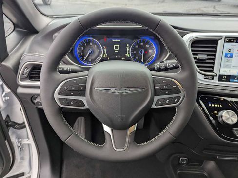 New 2026 Chrysler Pacifica Select image 9