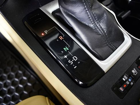 Used 2017 Toyota Highlander Limited image 34