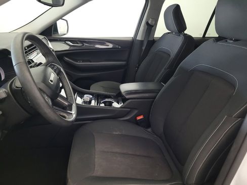 Used 2023 Jeep Grand Cherokee Laredo image 17