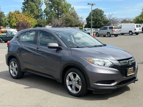 Used 2017 Honda HR-V LX image 7