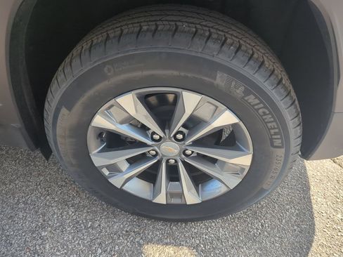 Used 2026 Chevrolet Equinox LT AWD/4WD image 9