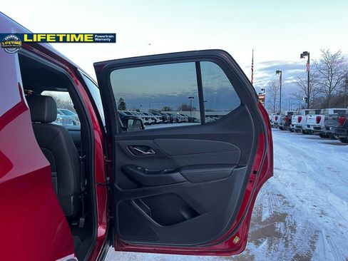 Used 2023 Chevrolet Traverse LT w/ LT Premium Package image 32