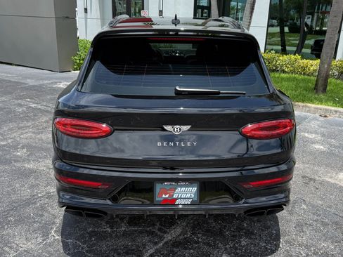 Used 2022 Bentley Bentayga AWD/4WD image 19