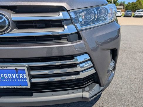 Used 2018 Toyota Highlander Limited AWD/4WD image 10