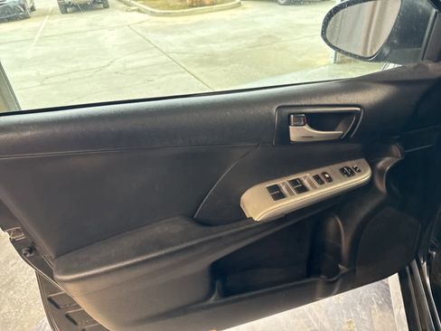 Used 2014 Toyota Camry SE image 16